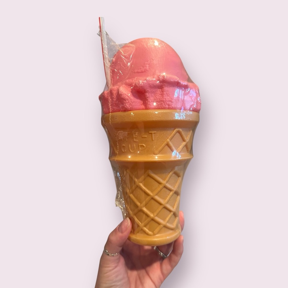 NWT Vintage Ice Cream Cone Shaped Strawberry Safe-T Drinking Cup W/Straw 10"